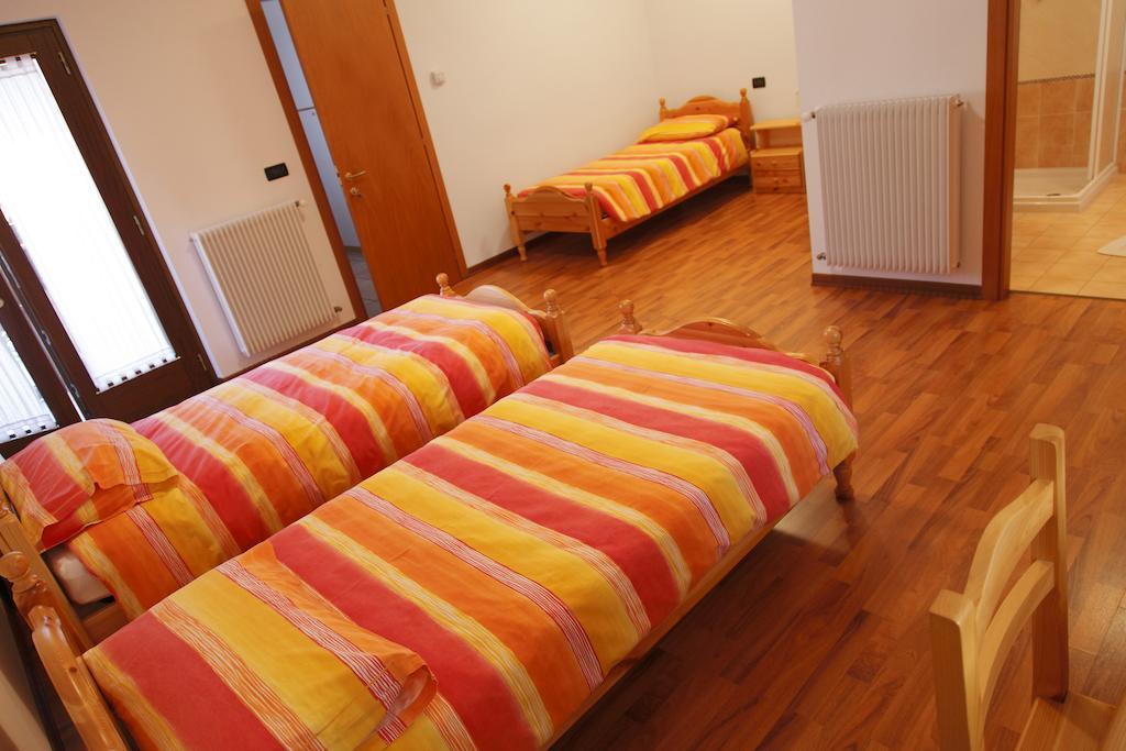 Bed and Breakfast Sentiero Valinis Fanna Zimmer foto