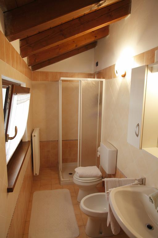 Bed and Breakfast Sentiero Valinis Fanna Zimmer foto